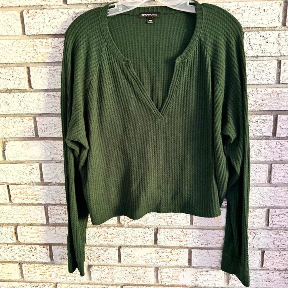Beyond Yoga Waffle Knit Notched V-Neck Cropped Top Forest Green Womens L
